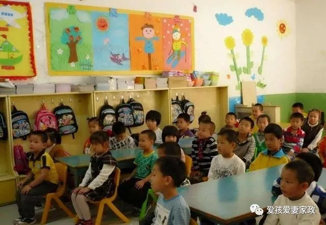 儿园老师上传孩子午睡照片，家长群顿时“炸锅”，纷纷责问老师(图1)